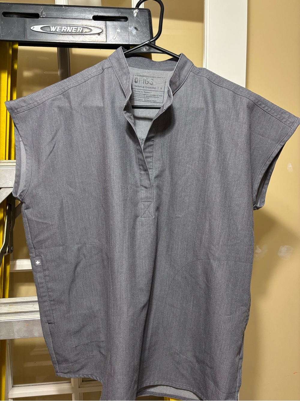 Heather Gray Figs Scrubs set